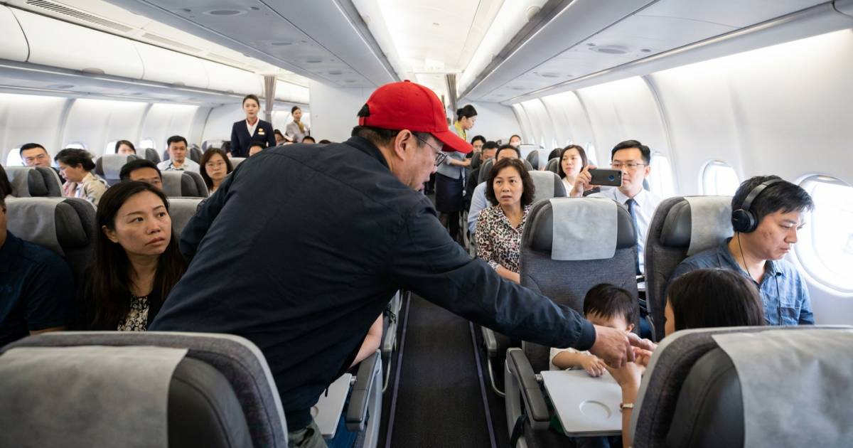 躁男機艙狂鬧喊包細路｜反被自稱空姐踢爆1件事 網民：佢仲嘈！