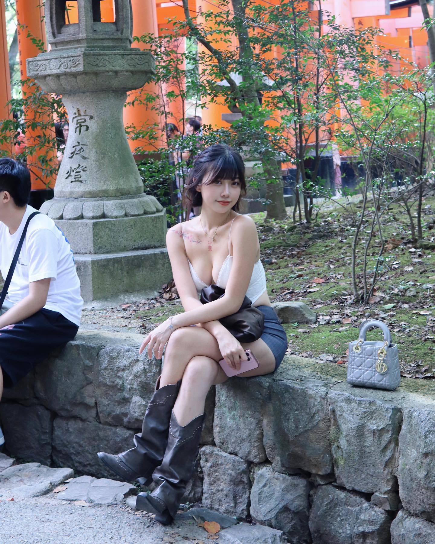 he.le_nn_1695457954_3198055568707731732_1589007020.jpg/raw