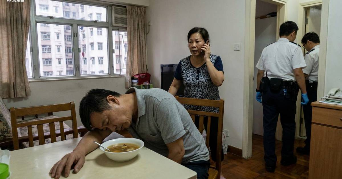 觀塘55歲男子飲湯突嗆喉昏迷｜女友趕返發現已倒地