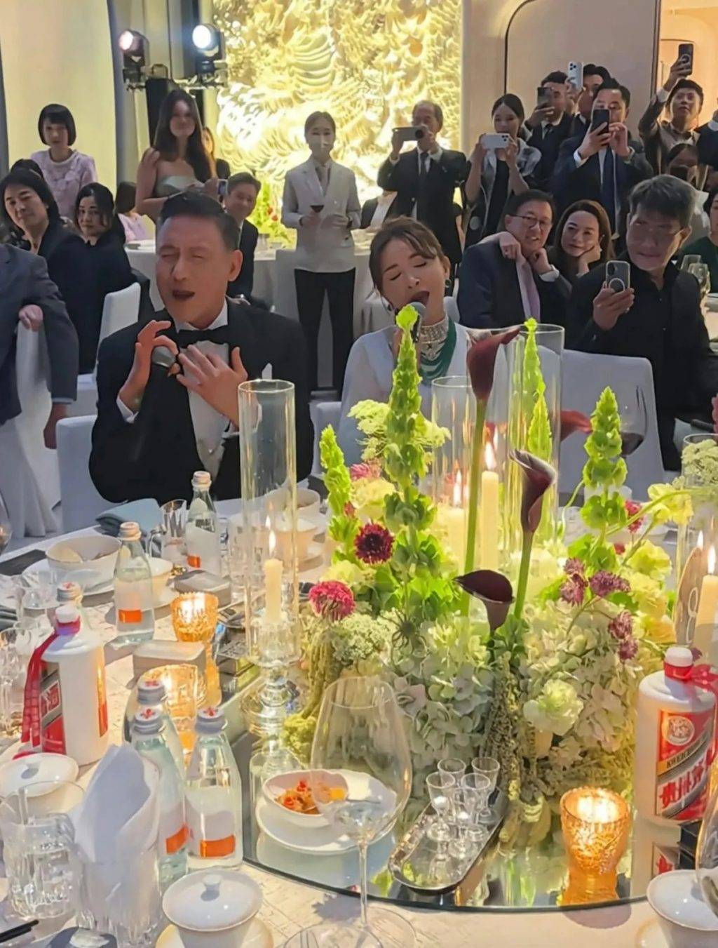 吳婉芳 胡智同結婚 吳婉芳與張學友驚喜合唱《愛是永恆》為新人送上祝福,場面感人。 (圖片來源:網上圖片)