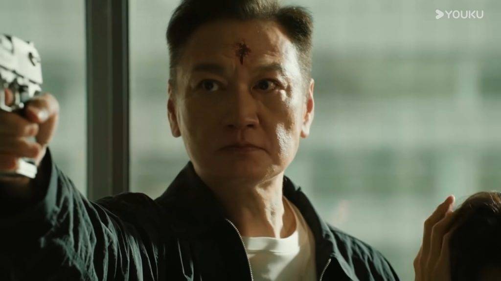 重案解密 張子強 陶大宇在對峙中被警方神槍手一槍擊斃,大快人心。(圖片來源:優酷)