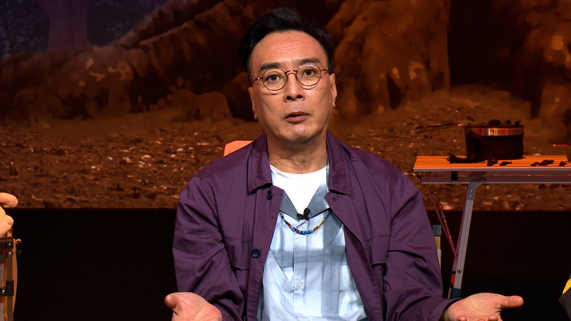 男人亂講嘢 193郭嘉駿 節目主持 灘叔(鄒凱光)(圖片來源:ViuTV)