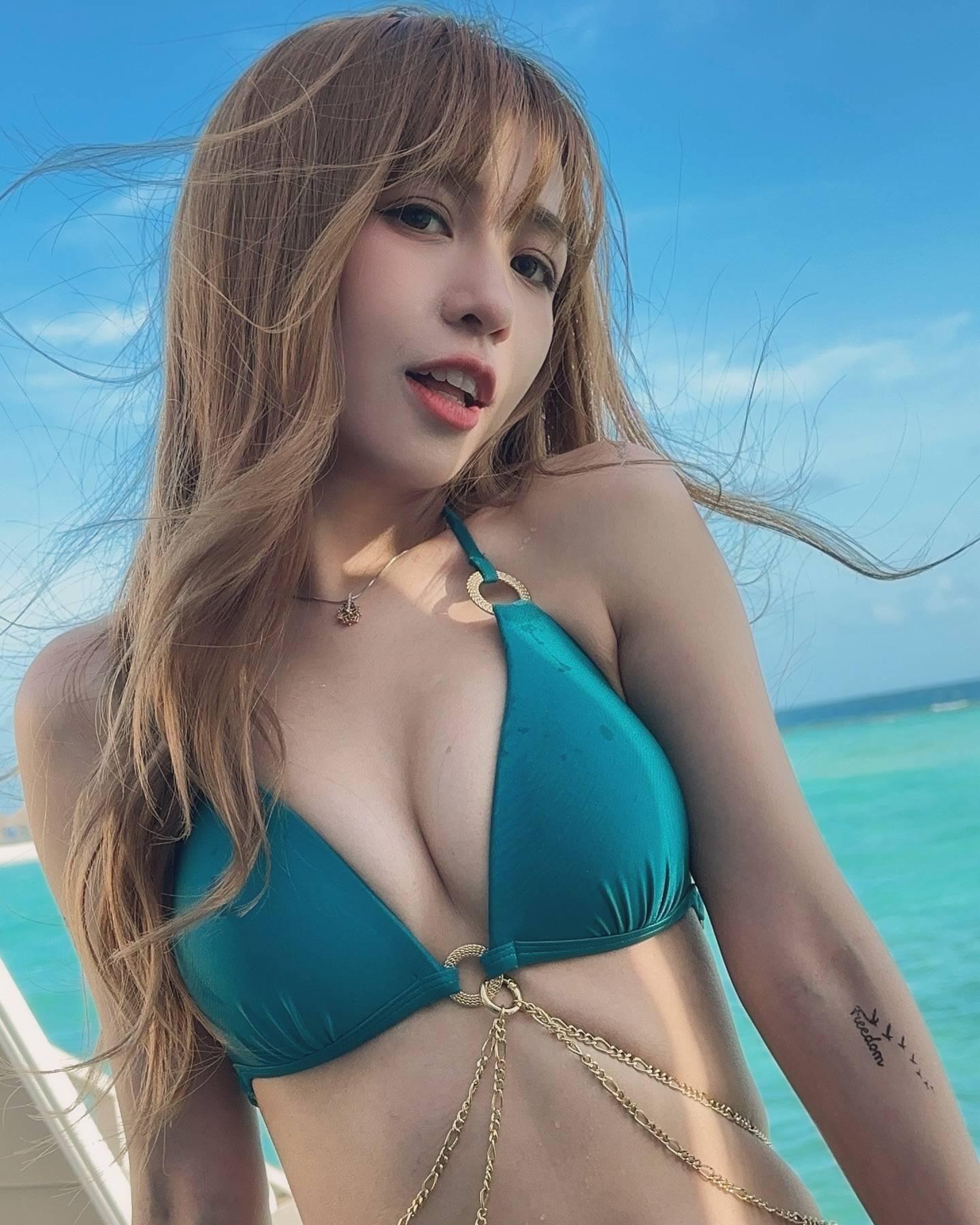鍾紫伶 8點直樂 (圖片來源:IG@ling_lingbabe)