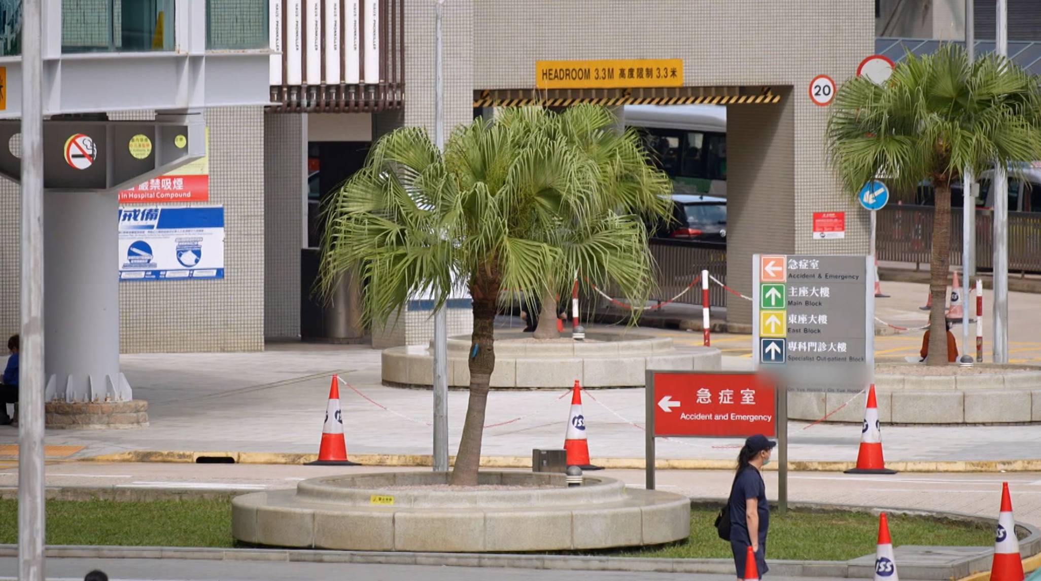 東張西望 公立醫院 由於 Lily感覺到子宮位置有異物,於是到港島區另一間 B 公立醫院求醫。當時醫生為她再做「開鉗」檢查。(圖片來源:TVB)