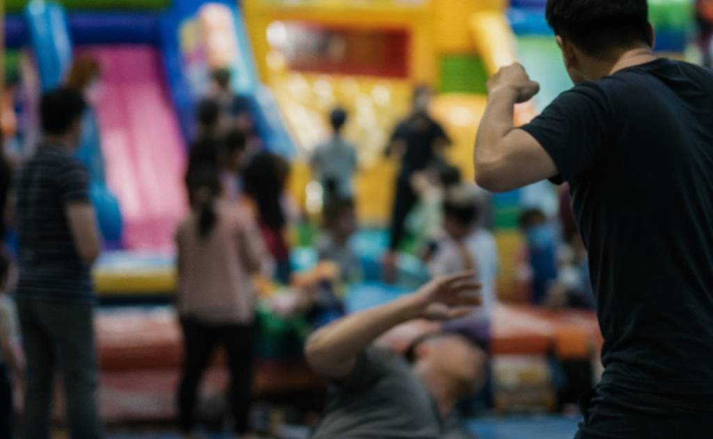 爸爸斥推人小孩一句話 遭對方家長暴打入ICU永久喪失一感官