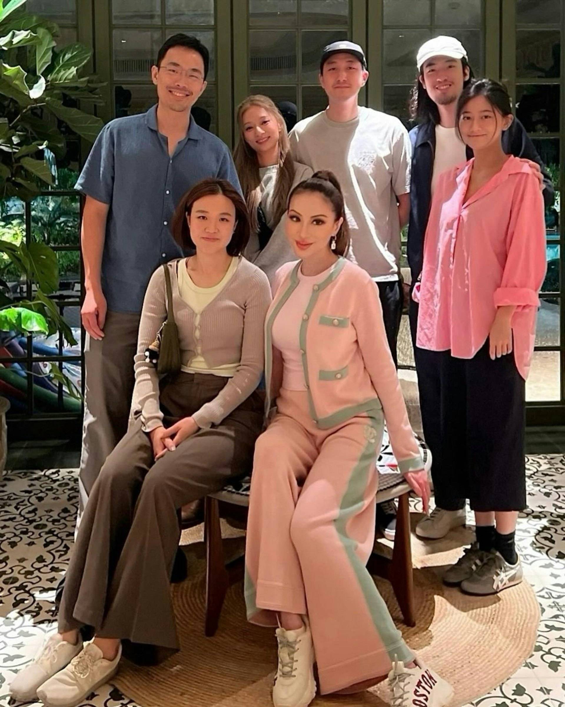 kayan9896 娛樂新聞 Kayan9896與馬桂烽拍拖半年後已見過家長,2024年5月Kayan9896更為薛芷倫慶祝母親節,完全融入男友家中。(圖片來源:IG圖片)