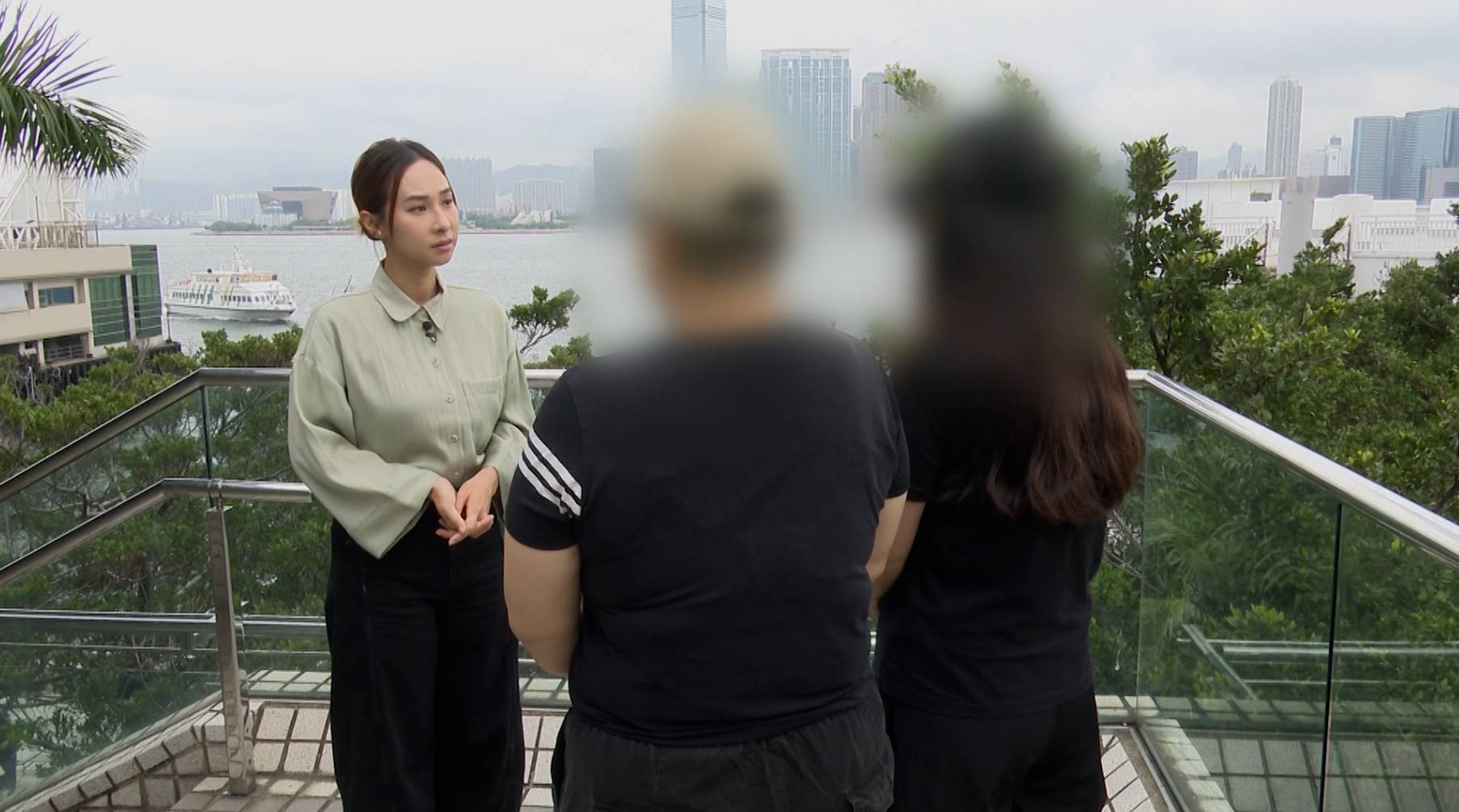 東張西望 騙樓 兩年前婆婆去世,他身邊最親的人只剩回她們,兩人為伯伯的姨甥孫和契女。(圖片來源:TVB)