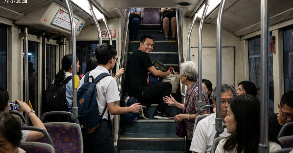 學生巴士搭上層被惡男堵死樓梯｜婆婆開口即遭喝斥 最後一張相令全網震驚