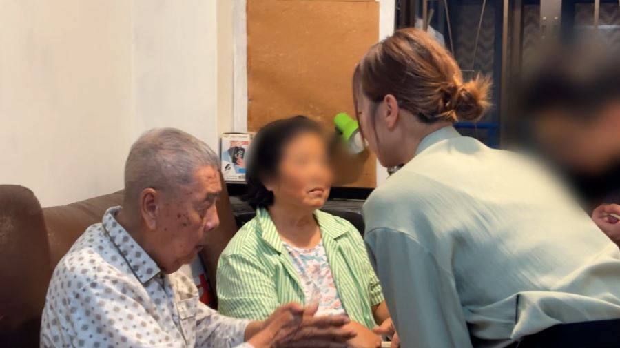 東張西望 坪洲送契 李旻芳陪同伯伯與陳太在對質過程中,伯伯多次表達息事寧人、將錯就錯的想法。(圖片來源:TVB)
