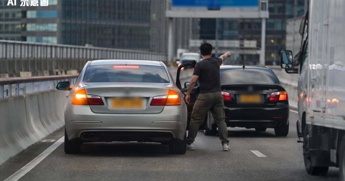 中環灣仔繞道快線突然停車落人｜男子一個舉動揭露身份惹猜測