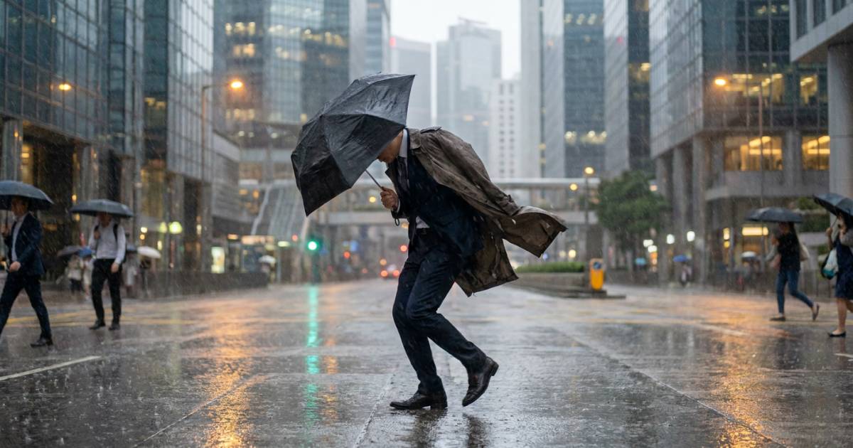 打工仔必睇｜黑雨8號波仲要返工？勞工處列明4大權益！遲到扣錢原來有得傾？