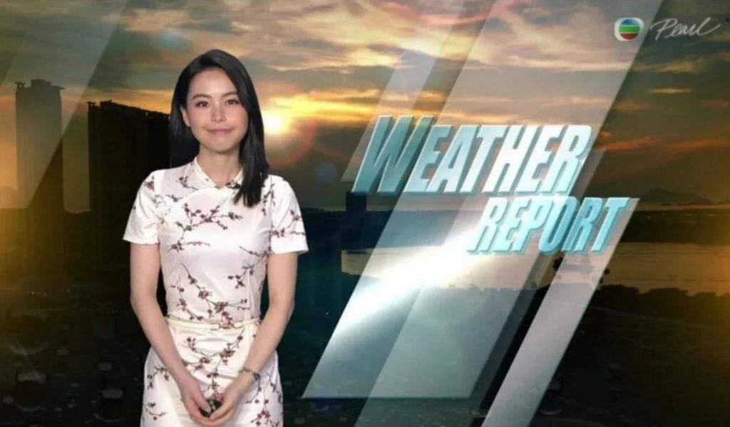 林婷婷 tvb新聞主播 林婷婷曾著旗袍報天氣,展現美妙曲線。(圖片來源:無綫新聞截圖)