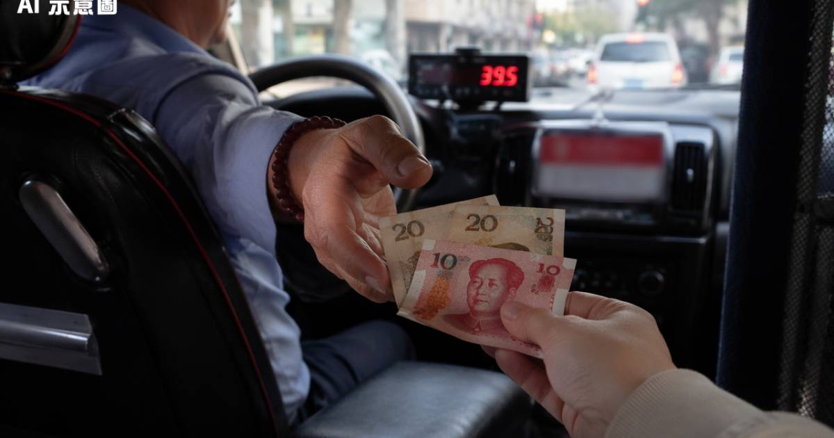 新蒲崗搭的士畀$100找續三張藍色紙幣｜乘客落車後揭發中間嗰張