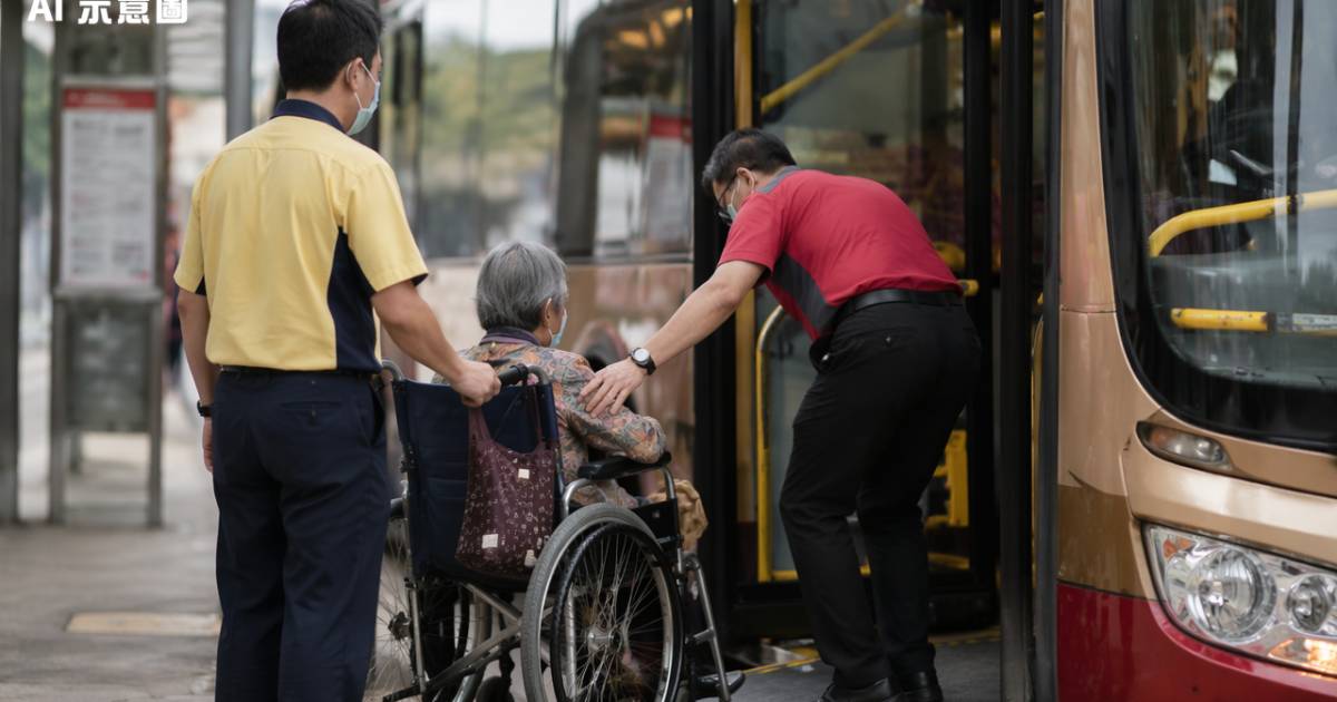 港鐵職員九巴車長合力照顧輪椅婆婆 目擊者最後一句話令人揪心