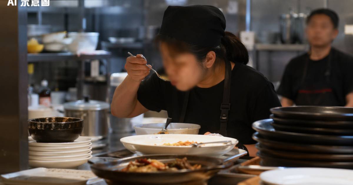 坑口連鎖湖南菜店員出餐位動作被拍　身旁同事反應令人意外