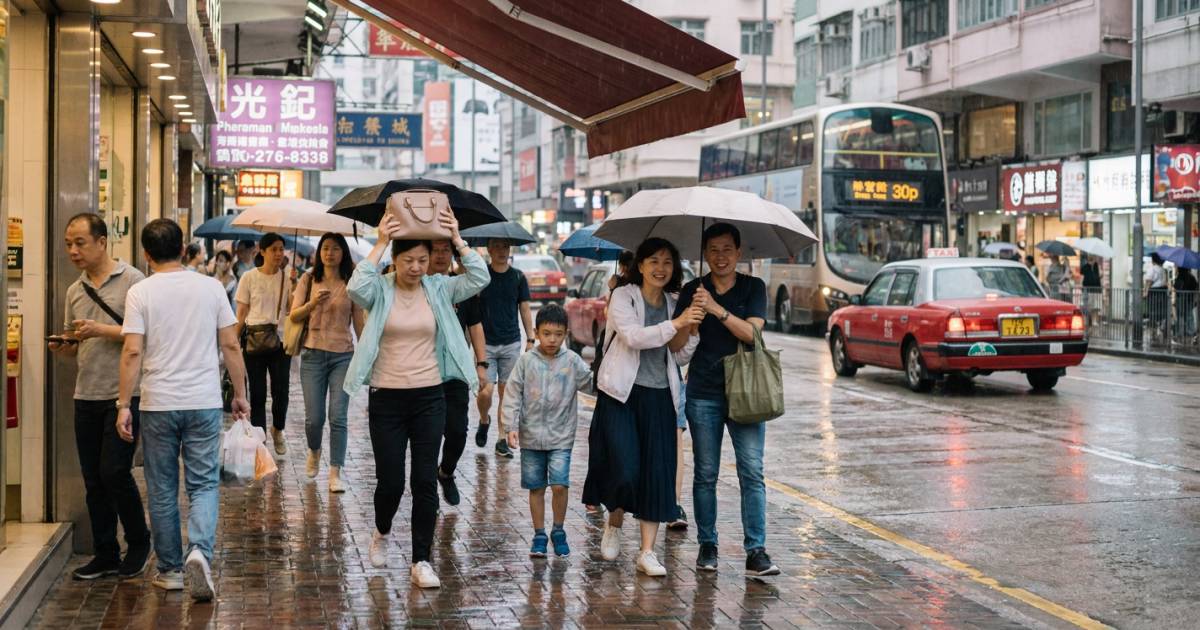 天文台突發黃雨警告｜廣泛地區將有大雨 網民崩潰：周末又玩完？