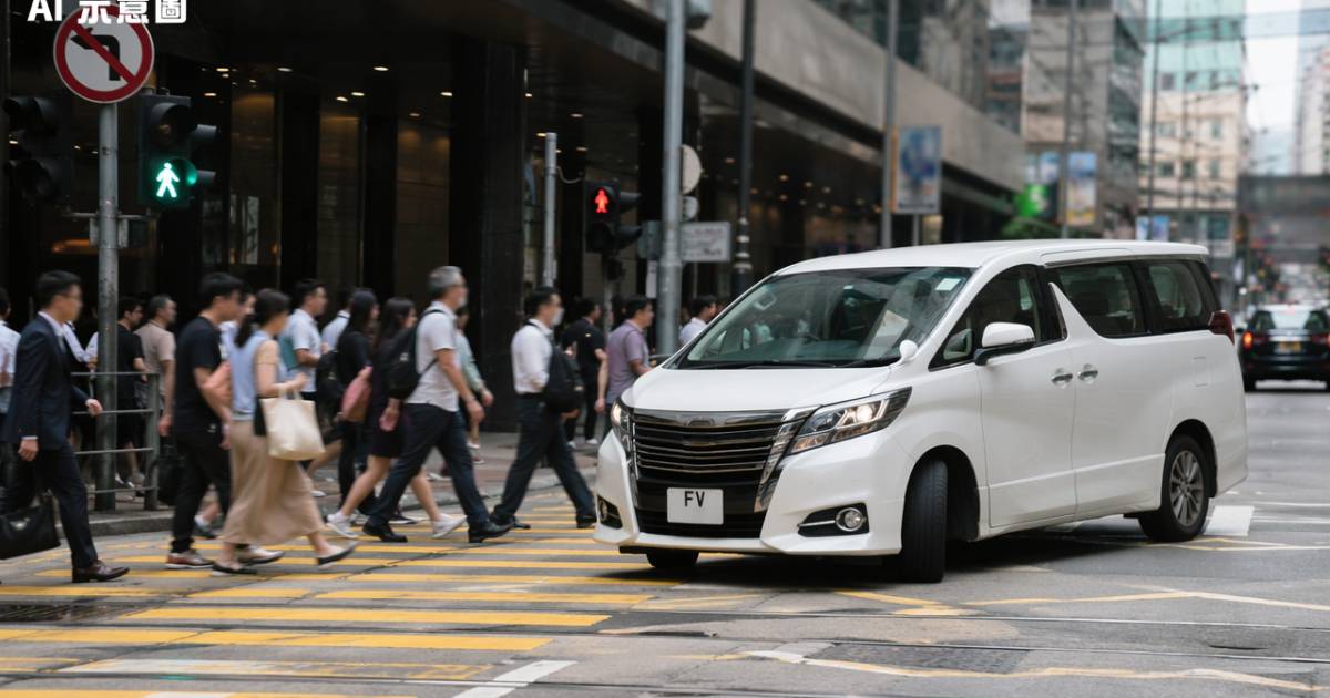 「FV」牌七人車中環無視禁令硬闖人群｜後車狂按警告結果竟然