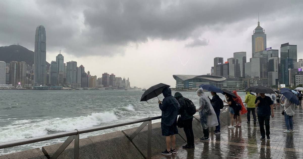 南海風暴醞釀成形｜週末天氣急轉直下？天文台警告：狂風雷暴狂襲香港！