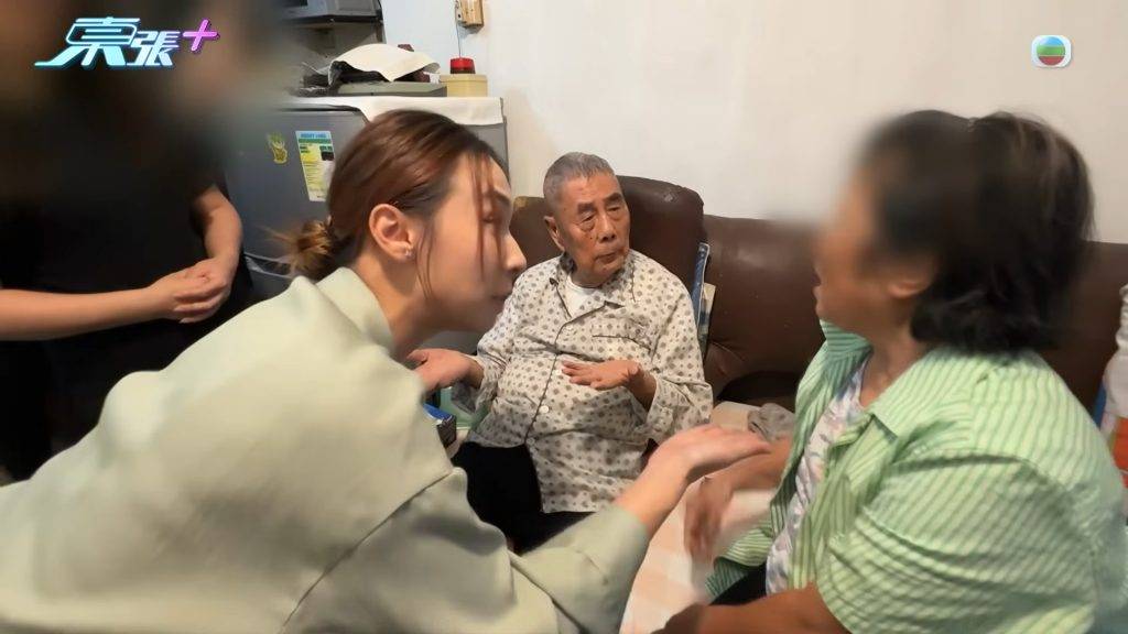 東張西望 坪洲送契 李旻芳獲悉伯伯山窮水盡,直白地追問陳太:「伯伯真係覺得山窮水盡嘞,你就會照顧佢?」(圖片來源:TVB)