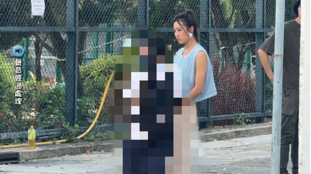 校園欺凌 東張西望 有受訪學生向甘詠寧表示也曾有遭欺凌經歷,不滿校方未妥善處理。(圖片來源:TVB)