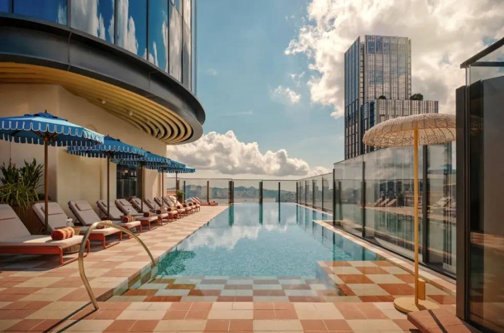 金普頓酒店Swim Club (圖片來源:KKday)
