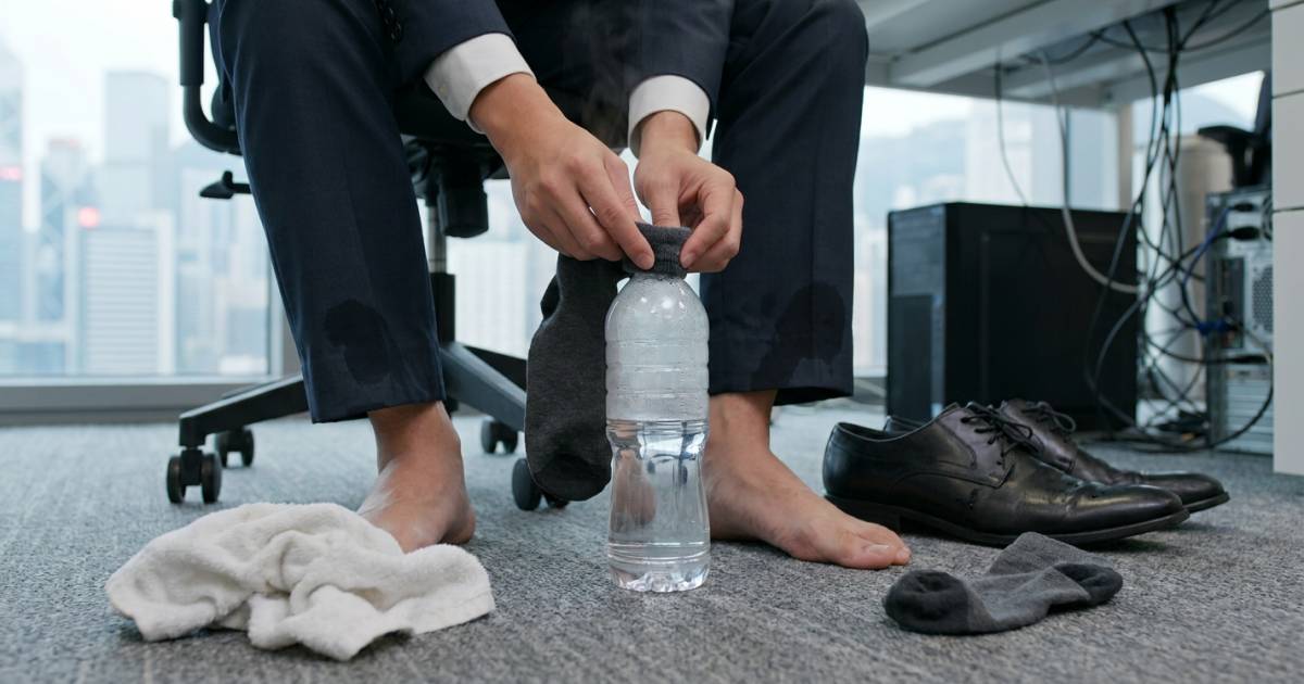 「一號波」突襲！天文台預告連環九日雨：濕襪恐釀香港腳點算好？