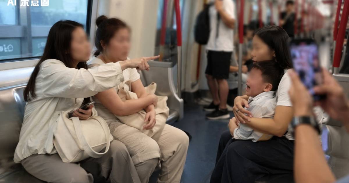 東鐵綫兩女硬擠一位逼哭小朋友 被拍攝後一句話令全車震驚