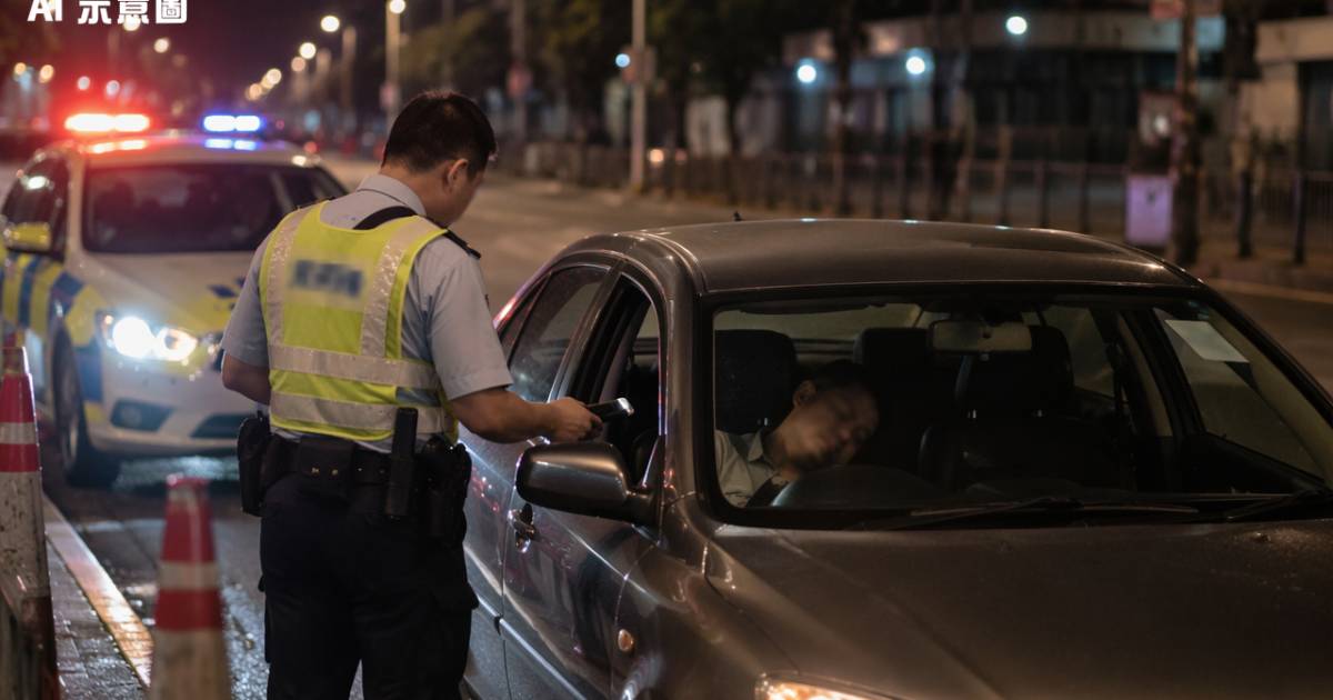 慈雲山私家車深夜停路邊｜途人揭發車內司機真實狀況