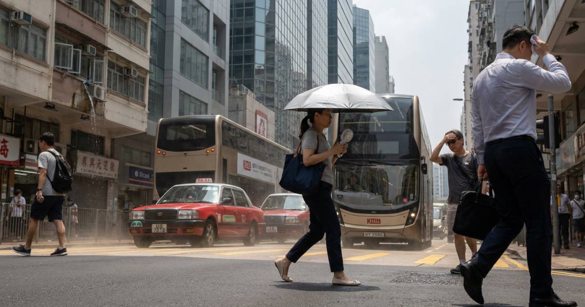 超強颱風巴威外圍發功！香港氣溫狂飆：周末直逼「35度」極端酷熱？
