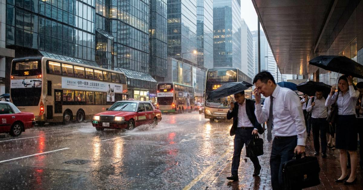 打風喇！南海低壓區直逼香港｜天文台預告最快今晚掛1號波 網民崩潰：又要濕身返工？