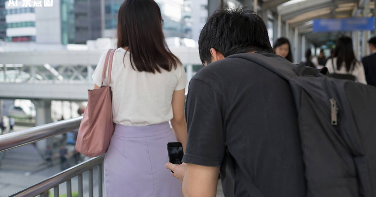 中環天橋27歲男當眾偷拍裙底 途人一個舉動即場斷正