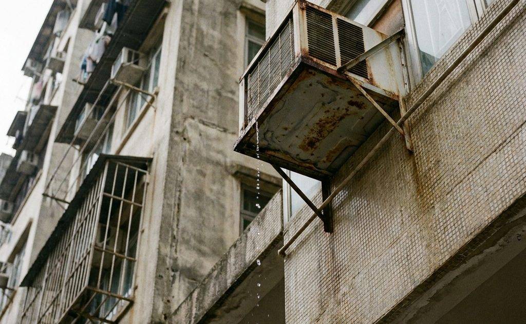 冷氣機滴水點算？5大成因+DIY急救教學+投訴流程｜自己搞定VS搵師傅懶人包