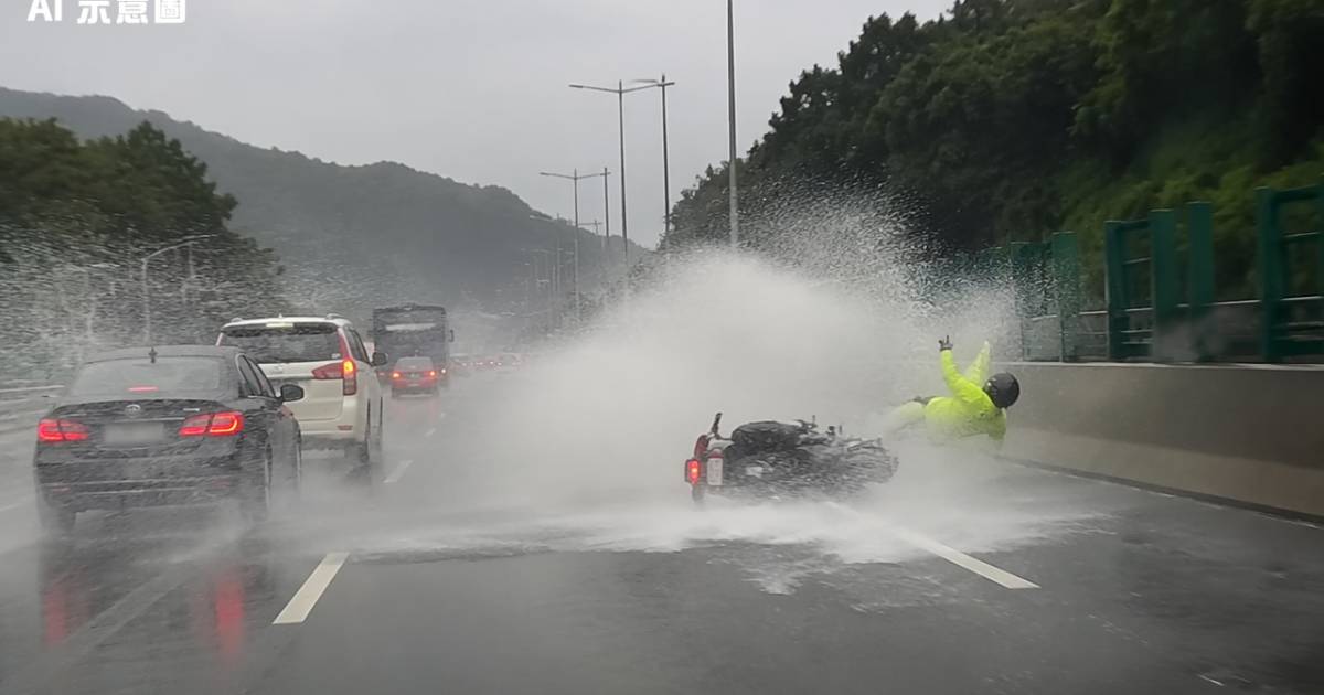 吐露港公路暴雨直擊 鐵騎快線硬食積水失控人車分離場面駭人