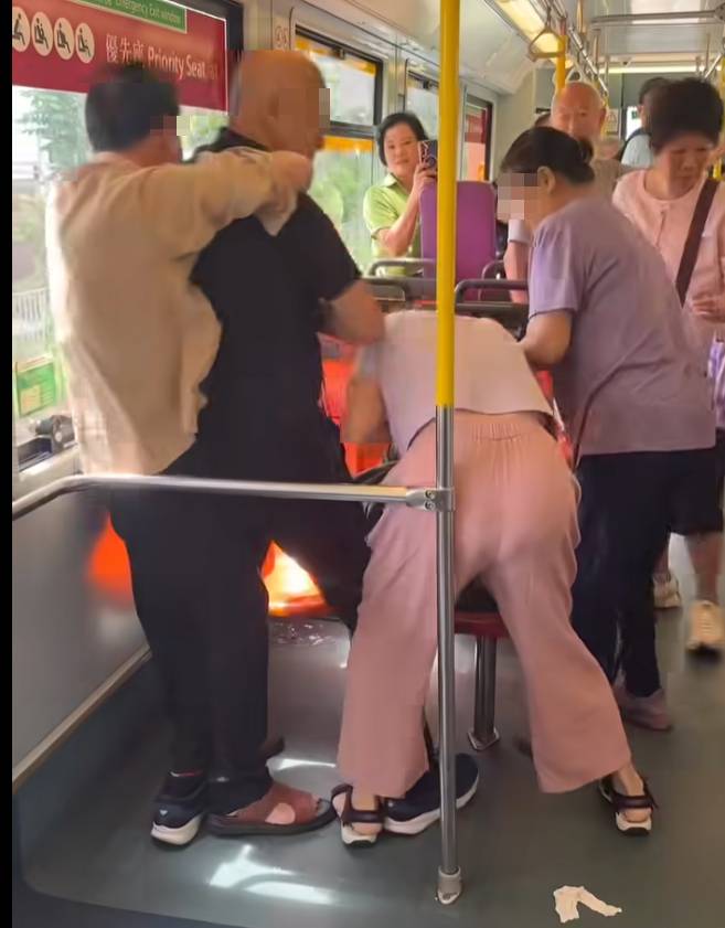 輕鐵打鬥 關愛座 (圖片來源:sanity_fitnesshk@Threads)