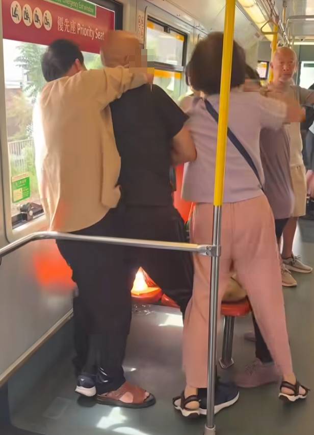輕鐵打鬥 關愛座 (圖片來源:sanity_fitnesshk@Threads)
