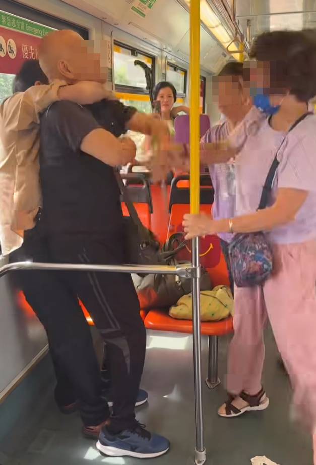 輕鐵打鬥 關愛座 (圖片來源:sanity_fitnesshk@Threads)