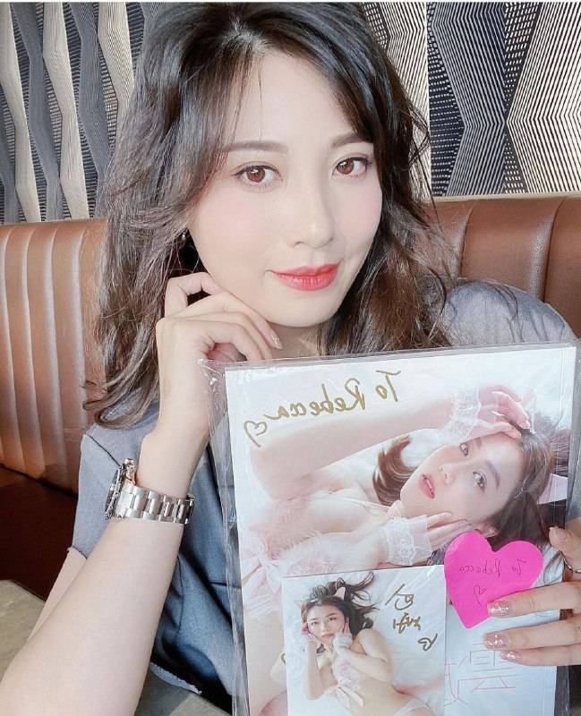 朱晨麗 名媛望族 朱晨麗出道12年被指72變,個樣辨認度都幾低。(圖片來源:IG@rebecca_zhu)
