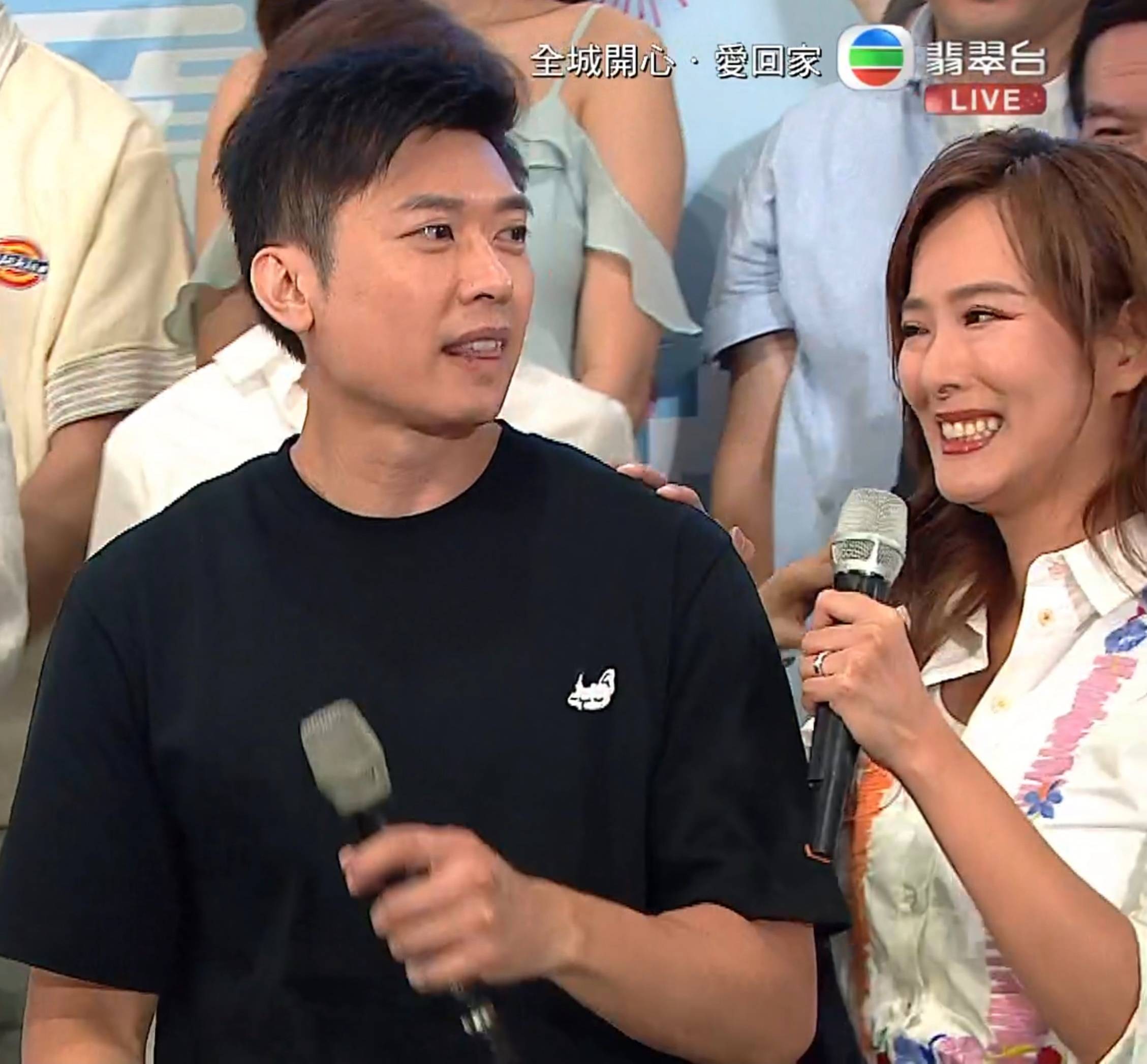 開心速遞 李偉健 他面對台上眾人哽咽表示「望住呢度有啲傷感,會掛住大家」(圖片來源:TVB)