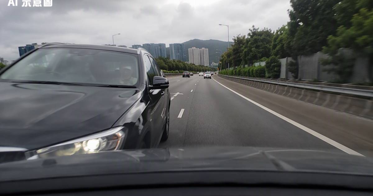 21秒車Cam直擊元朗公路玩命閘車 深色私家車連環S形挑釁惹發驚人後果