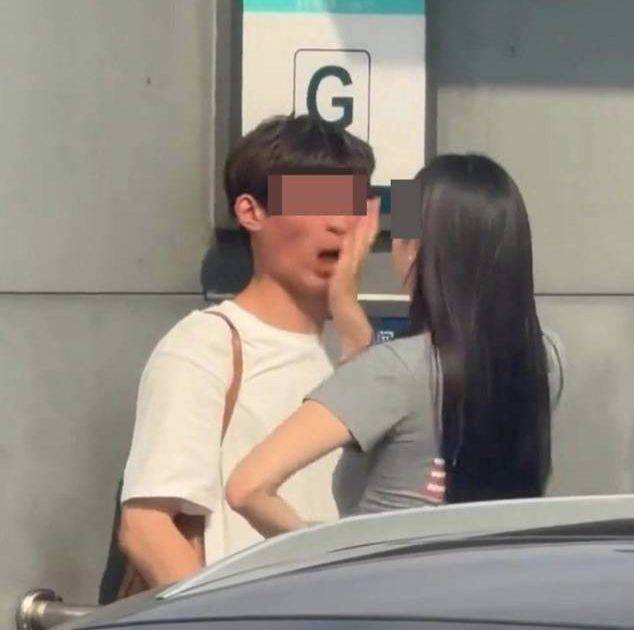 地鐵女狂摑8巴掌影片瘋傳 男友慘變關公 最終做法獲網民讚賞：好男人