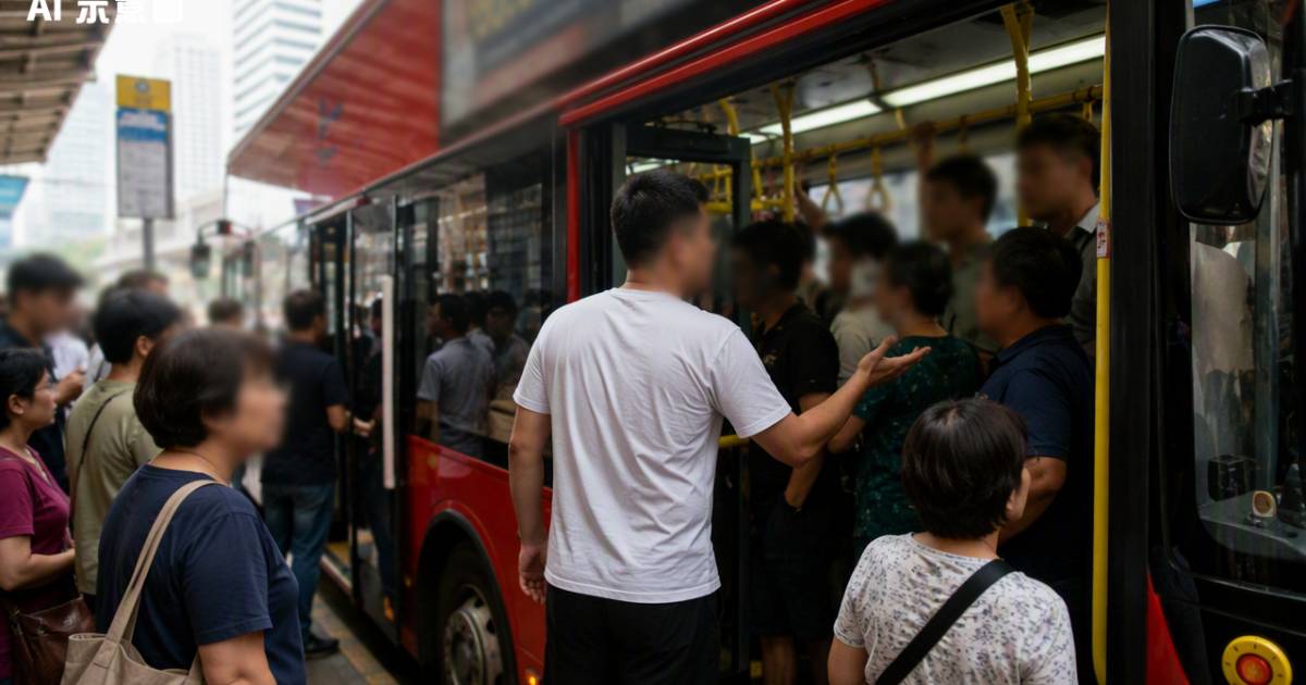尖東九巴爆激烈衝突白衣男一舉動犯眾憎連累全車落得如此下場