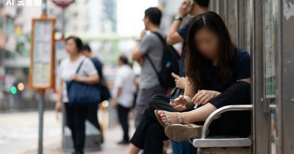 大媽踩深水埗巴士站做一核突行為 惹網民鬧爆恐硬食3000元罰款