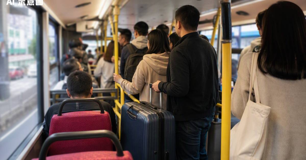港女直擊城巴上層塞滿10多人兼放巨型行李！車長一句推搪惹禍官方終介入