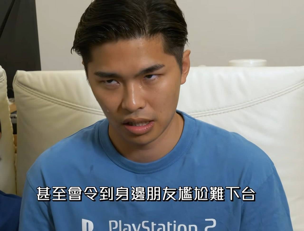 游學修 數碼暴龍 他更針對個別分店前線人員的待客之道作出嚴厲指控,直接公開質問:「只是好奇為什麼科學園7–11的員工可以奇差態度拒絕銷售?敬候示覆」(圖片來源:試當真@YouTube)