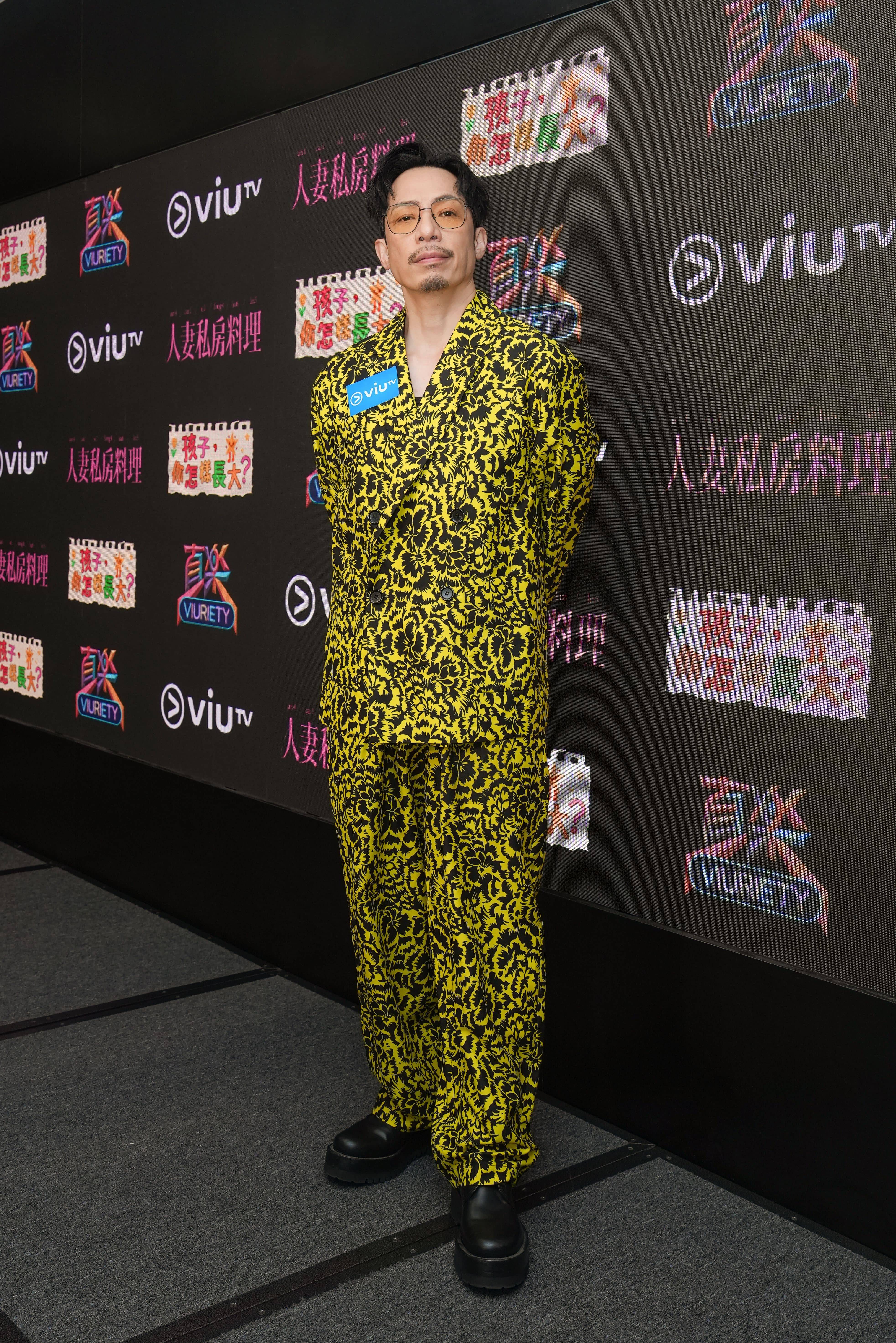 《直樂 VIURIETY》節目主持 強尼.jpg/3929x5893_q70.jpg