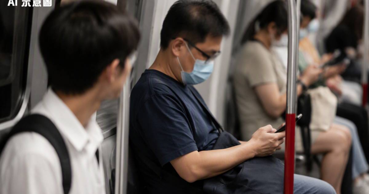 1名港鐵男學生補習後遇四眼中年漢 勇敢對質揭開手機相簿隱藏極大震撼