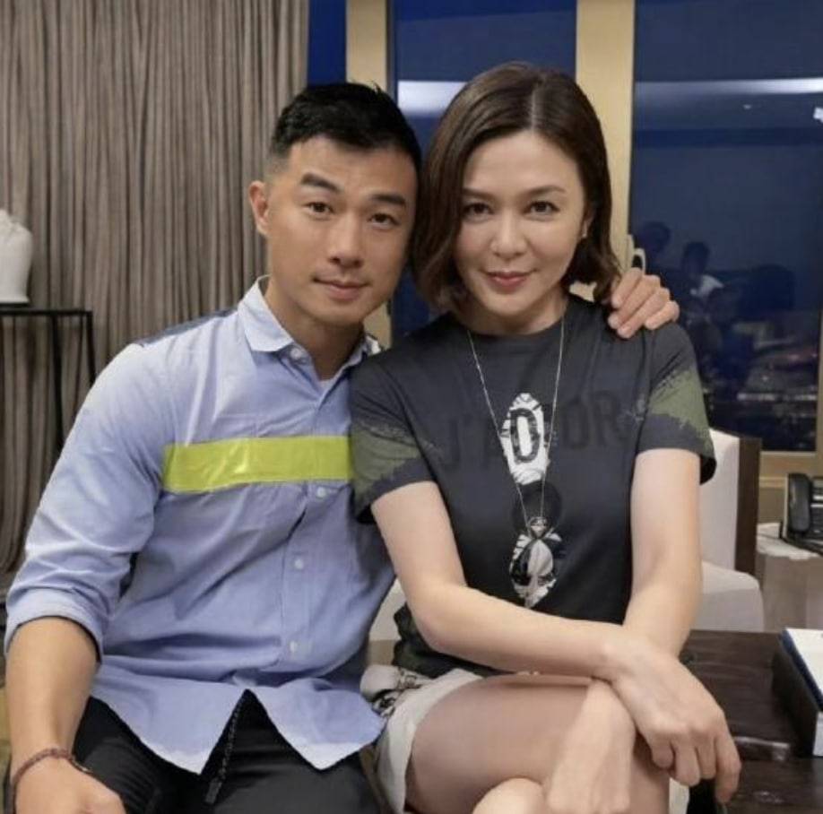 關之琳 奶孫戀 (圖片來源:微博)