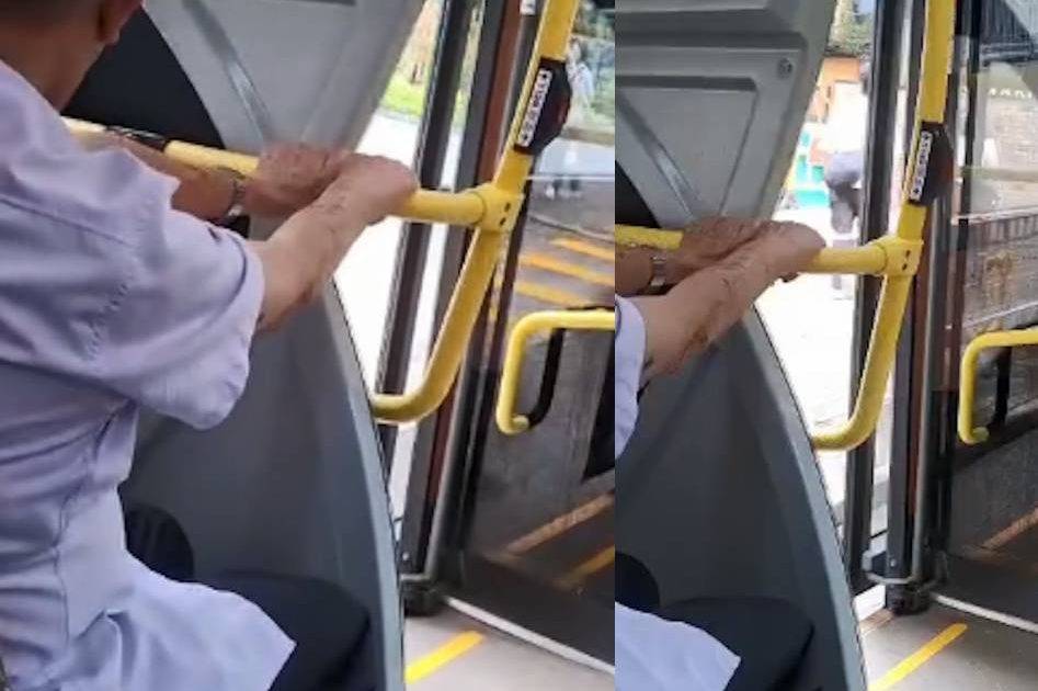 九巴後門大開行駛老伯死撐扶手保命全車無人出聲背後驚藏兩千蚊代價