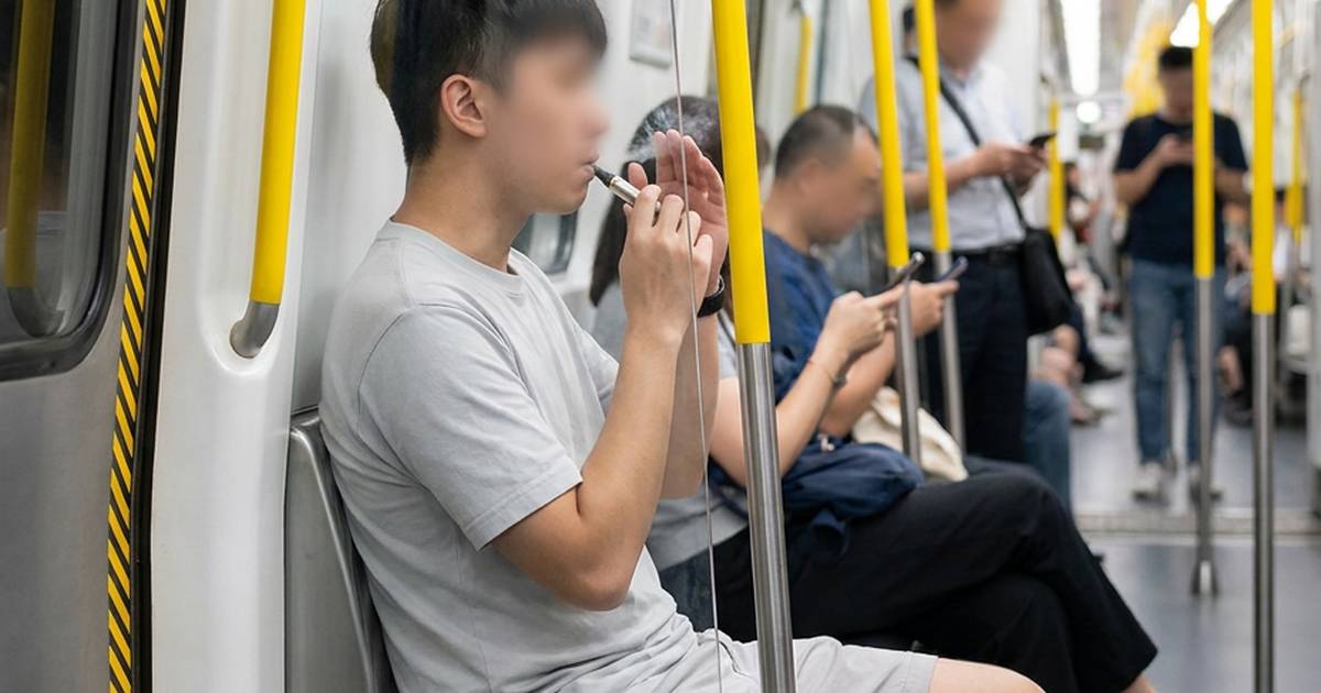 東鐵男遮掩吸電子煙　過關前被乘客使出一招