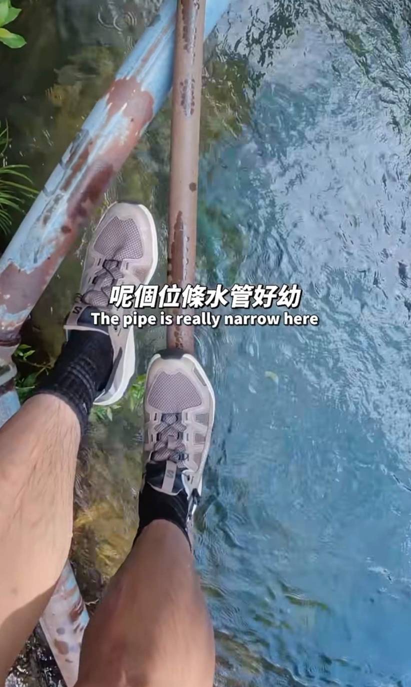 東張西望 山人物近 東涌羅漢寺相關人士指控涉險攀爬集水區設施,嚴重影響出家人的日常食水衞生。(圖片來源:YouTube@山人物近)